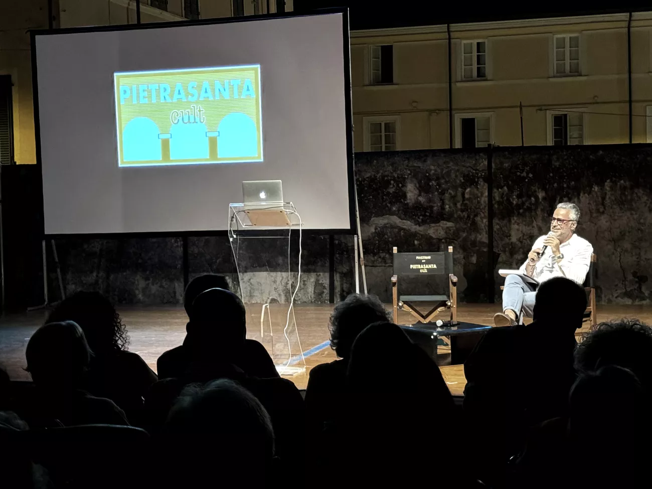 Augusto Palermo durante l'evento di Stefano De Martino a Pietrasanta Cult