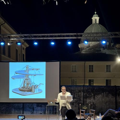 Pietro Marani presenta la sua conferenza su Leonardo Da Vinci per Pietrasanta Cult